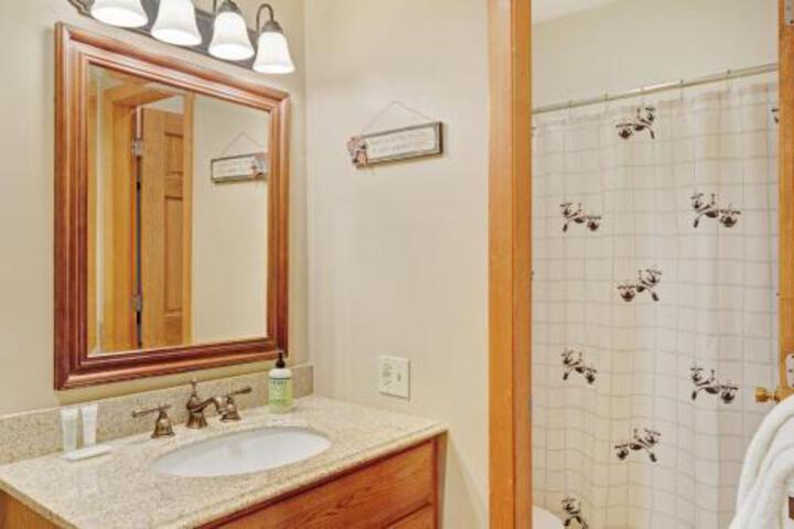 1 Bed 1 Bath Vacation Home In Newry - thumb 1