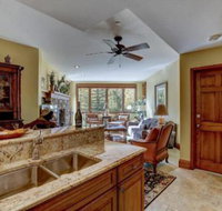 Highlands Lodge 107 Best location for ski school condo - Accommodation Arizona