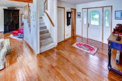 Lavish Charlevoix Home With Fire Pit On Lake Michigan - thumb 6