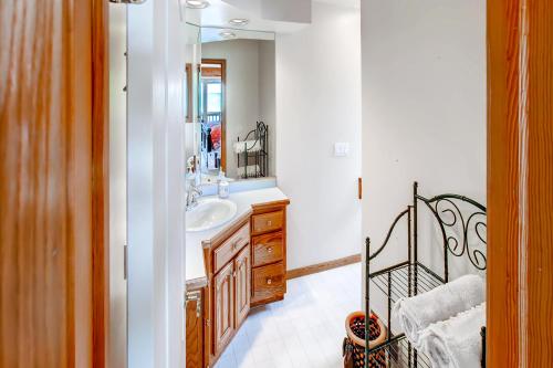 Lavish Charlevoix Home With Fire Pit On Lake Michigan - thumb 2