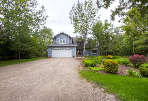 Lavish Charlevoix Home With Fire Pit On Lake Michigan - thumb 4