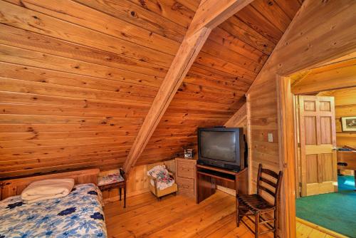 Pet Friendly Tellico Plains Cabin On 25 Acres! - thumb 5