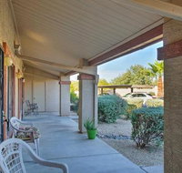 Cozy Apache Junction Condo w / Views  Shared Pool - Accommodation Arizona