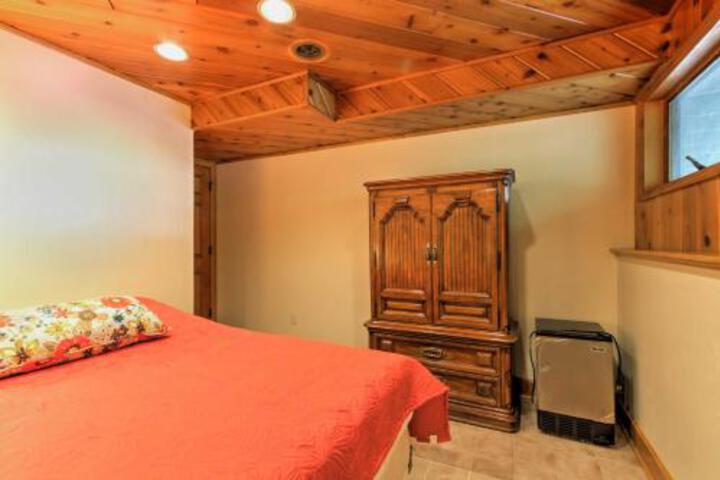 Lakefront Waupaca Home W / Pool Table Dock & Views! - thumb 4