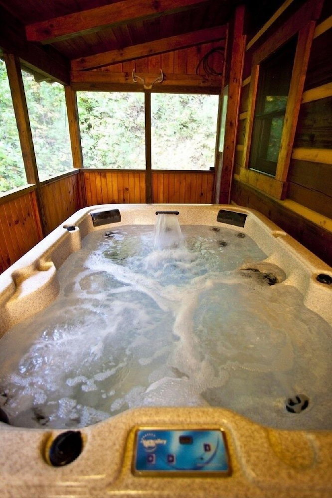 Leave The Stress Behind!- Private Hot Tub, Pet And Motorcycle Friendly, Let Peace And Nature Surround You! 2 Bedroom Home - thumb 5