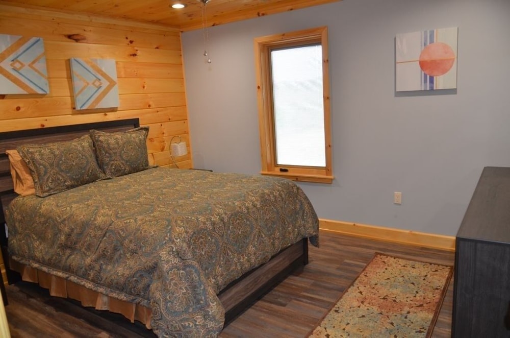 Nature Lovers Dream! Steps From Fishing Plus 140 Acres Of Hiking! 4 Bedroom Home - thumb 2