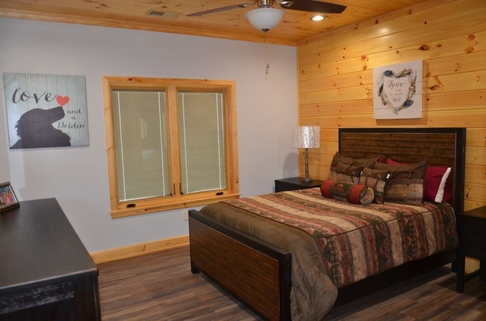 Nature Lovers Dream! Steps From Fishing Plus 140 Acres Of Hiking! 4 Bedroom Home - thumb 1