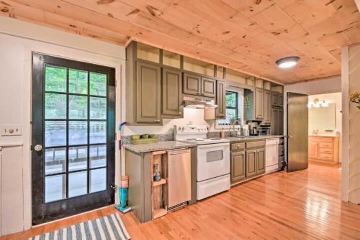 Blue Ridge Lake Cabin W / Boat Dock & Hot Tub! - thumb 0