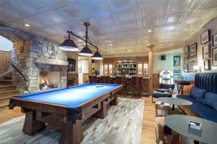 THE PINNACLE Game Room Hot Tub & Theater Perfect Ski Get A Way - thumb 2