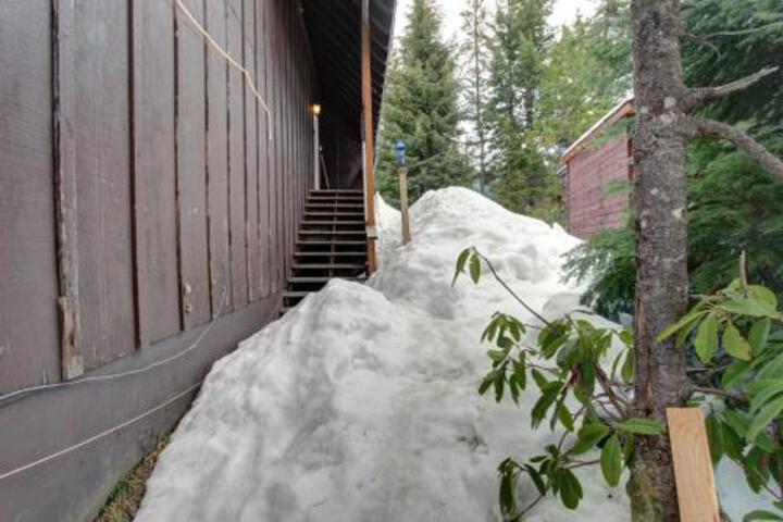 Flying Stag: Upper Chalet - thumb 6