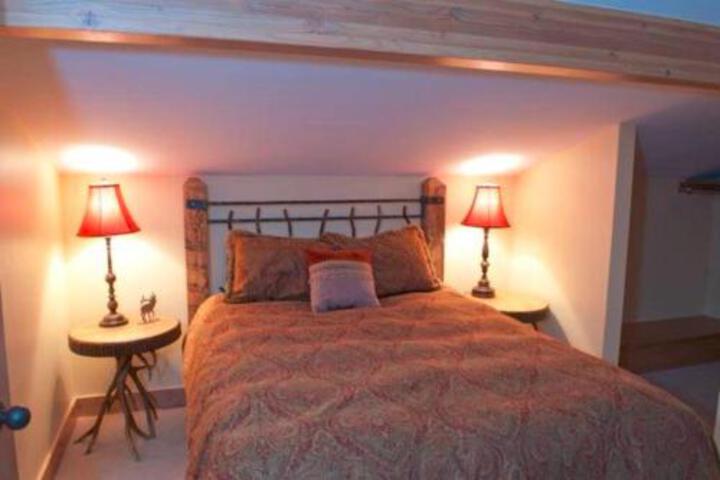 Larkspur Condominiums - thumb 5