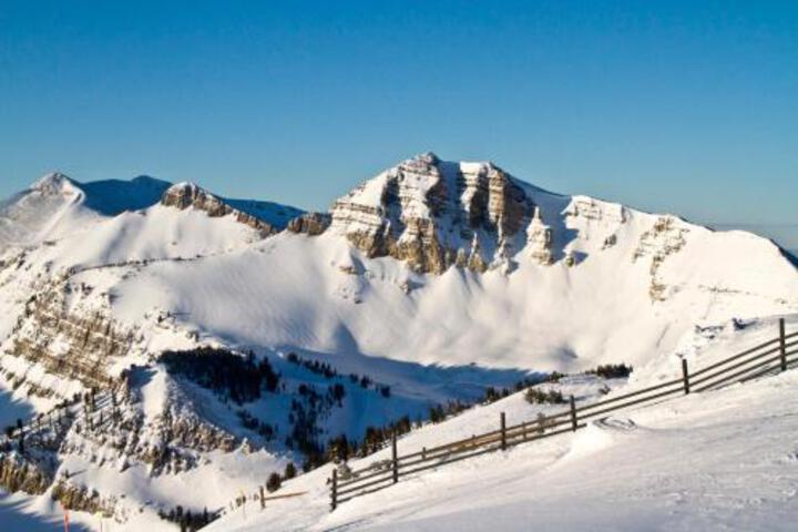 Larkspur Condominiums - thumb 4