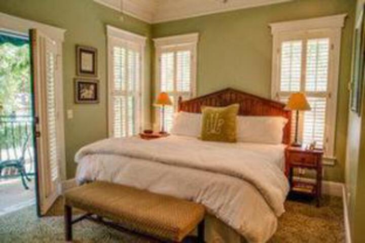 Village Inn & Pub - thumb 1