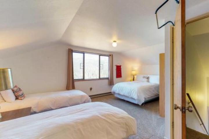 Mountain & River View Cliff House - thumb 5