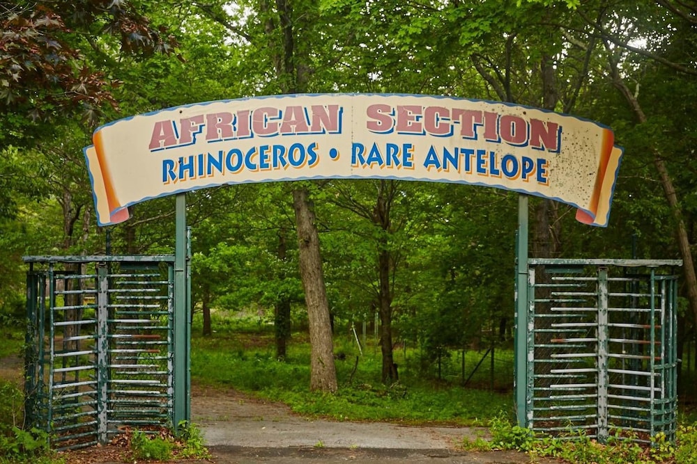 Tentrr Abandoned Zoo Overlook 	 Campsite - thumb 0