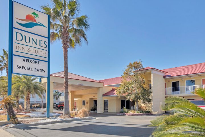 Dunes Inn & Suites - thumb 2