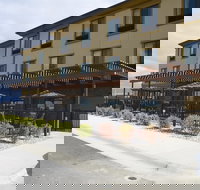 Holiday Inn Express Hotel  Suites Belgrade an IHG Hotel - Accommodation Arizona