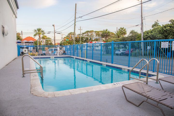 Sandcastle Inn - thumb 2