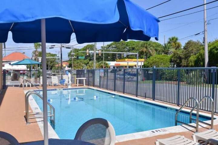 Sandcastle Inn - thumb 4