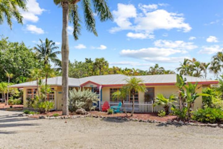 THE Palmview AND Sandpiper Inns - thumb 0