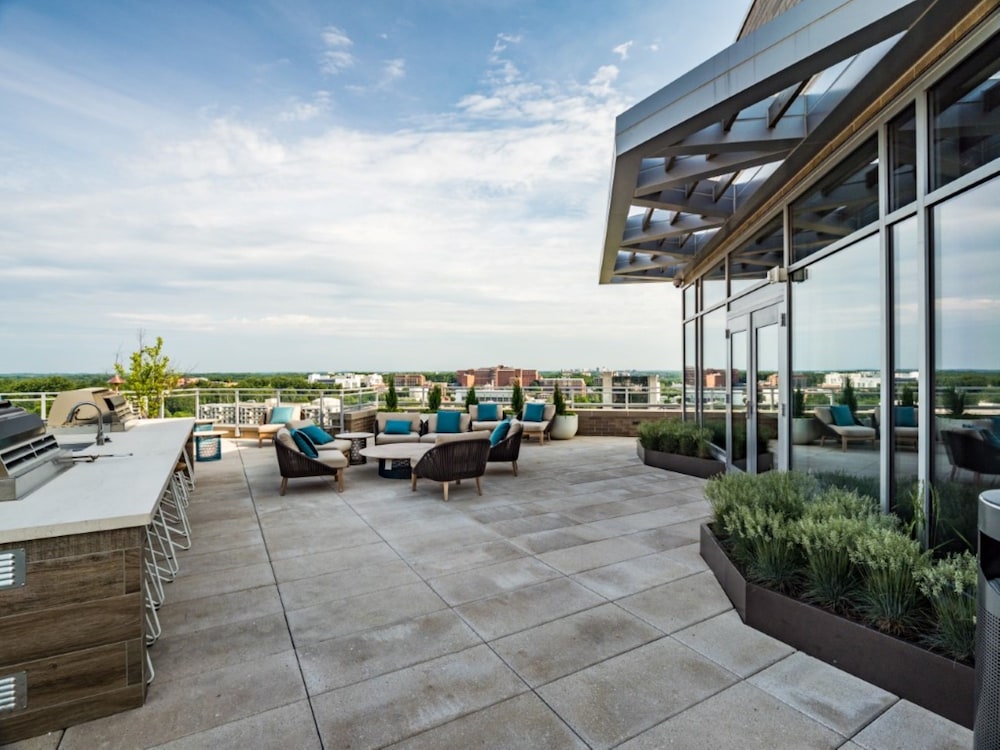 Bluebird Suites Near Chevy Chase - thumb 3