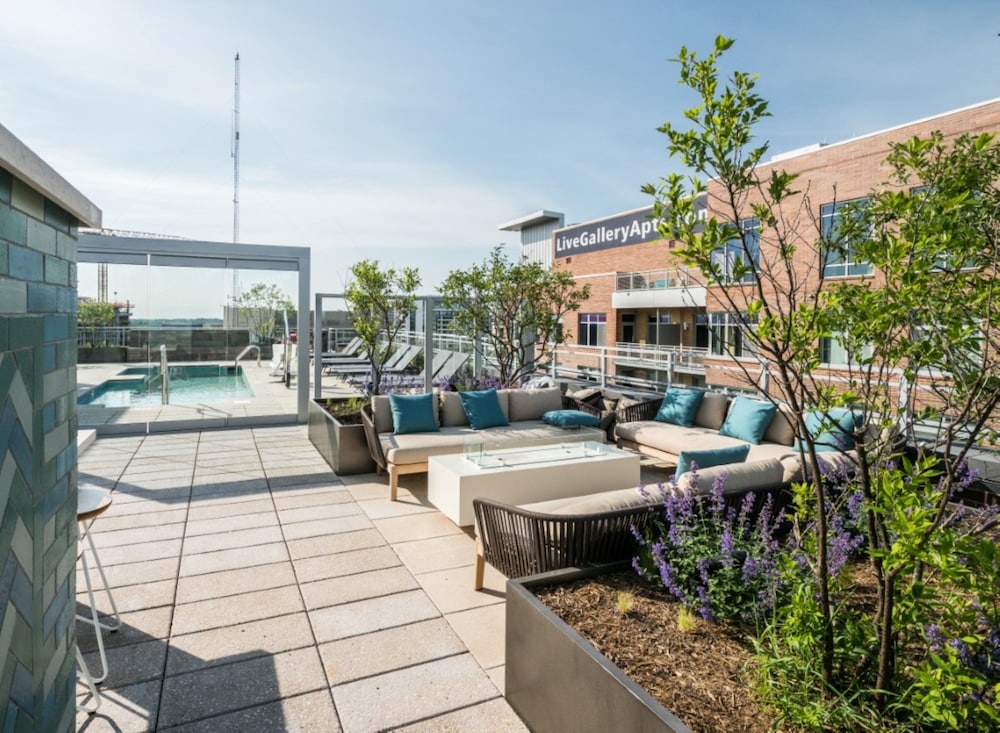 Bluebird Suites Near Chevy Chase - thumb 0