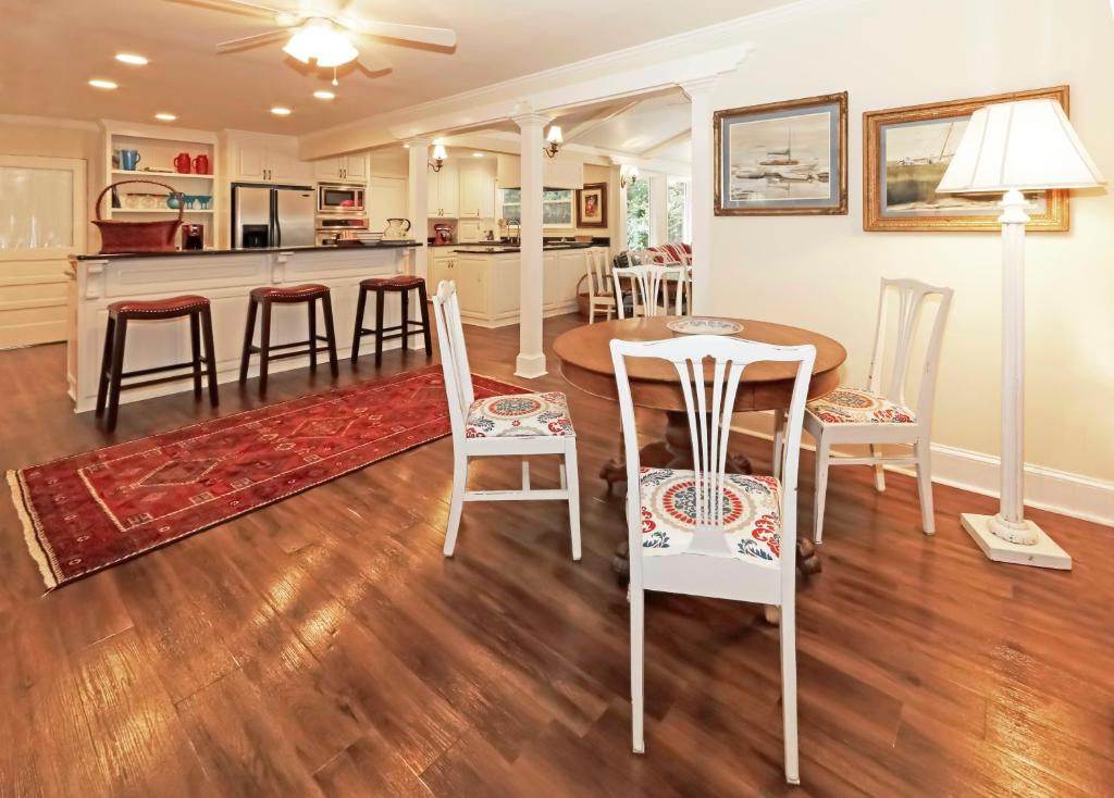 120 Druid Oaks Lane - thumb 2