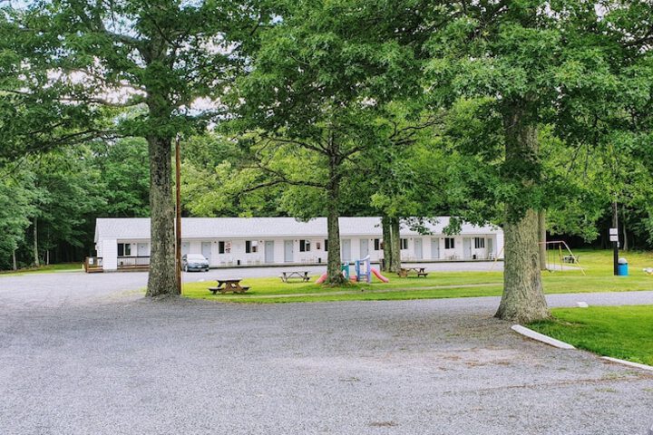 Red Ranch Motel - thumb 1