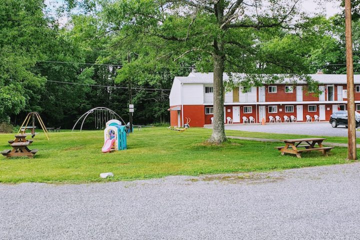 Red Ranch Motel - thumb 6