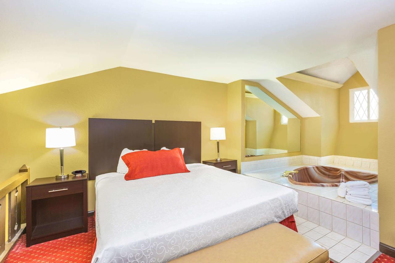 Days Inn & Suites By Wyndham Coralville / Iowa City - thumb 40