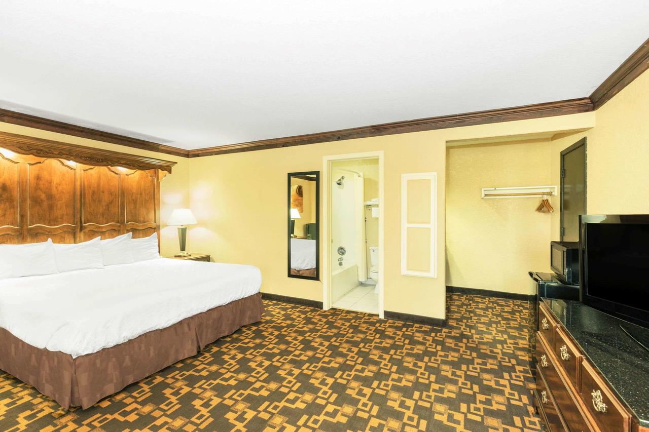 Days Inn & Suites By Wyndham Coralville / Iowa City - thumb 28