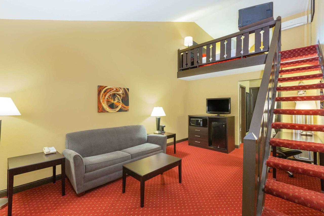 Days Inn & Suites By Wyndham Coralville / Iowa City - thumb 23