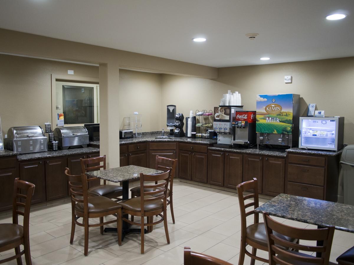 Days Inn & Suites By Wyndham Coralville / Iowa City - thumb 3
