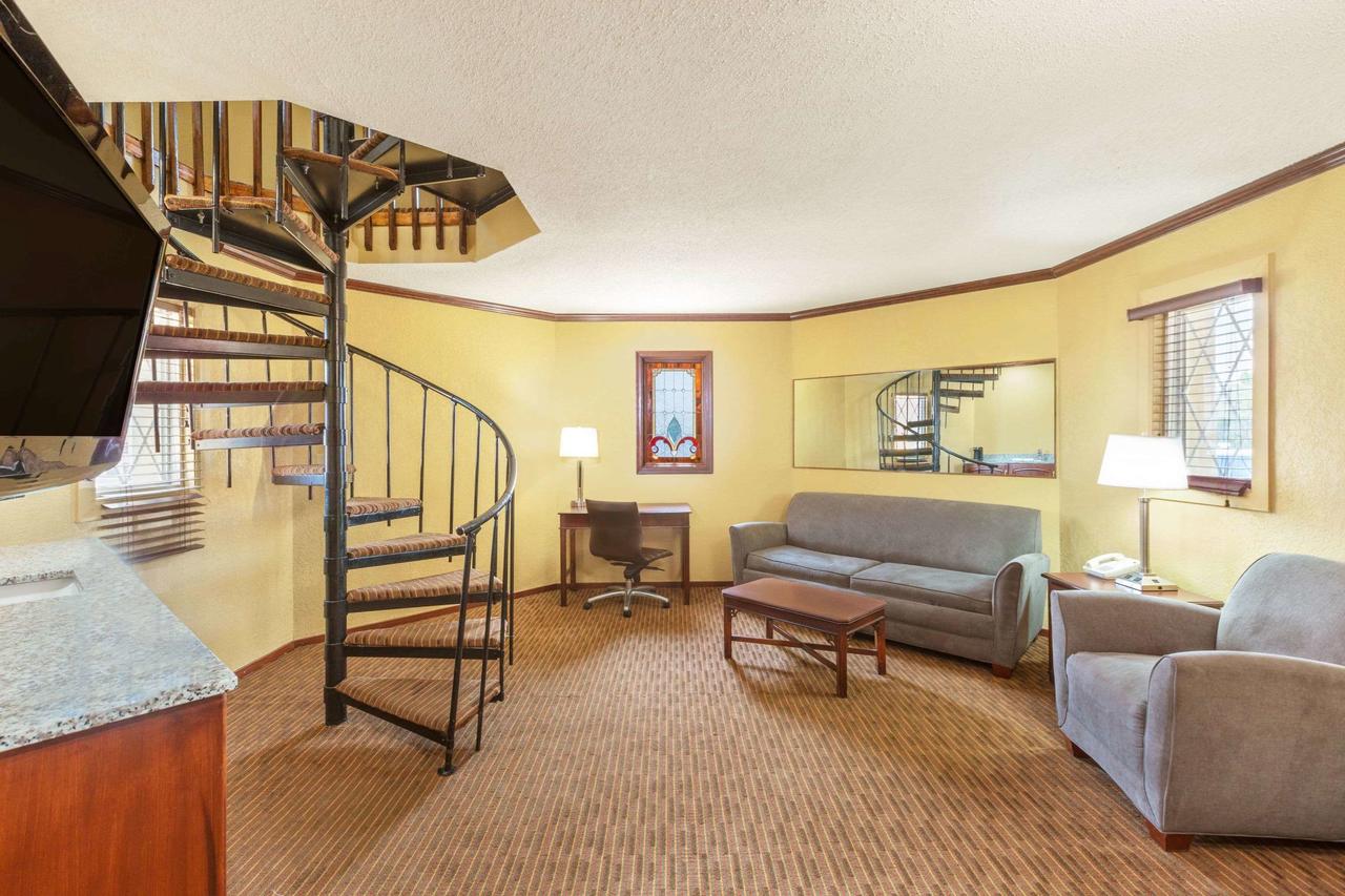 Days Inn & Suites By Wyndham Coralville / Iowa City - thumb 30