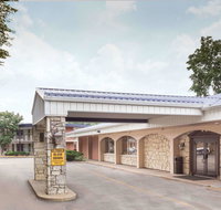 Days Inn by Wyndham Dubuque - Accommodation Arizona