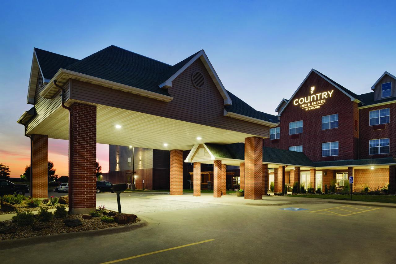 Country Inn & Suites By Radisson, Coralville, IA - thumb 1
