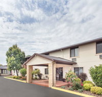 Baymont by Wyndham Dubuque - Accommodation Arizona