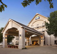 Days Inn  Suites by Wyndham Cedar Rapids - Accommodation Arizona