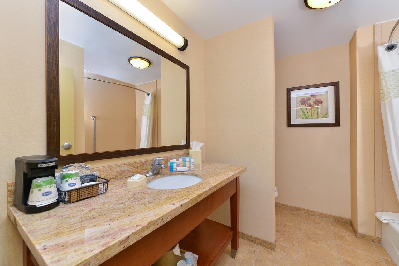 Hampton Inn Clinton - thumb 25