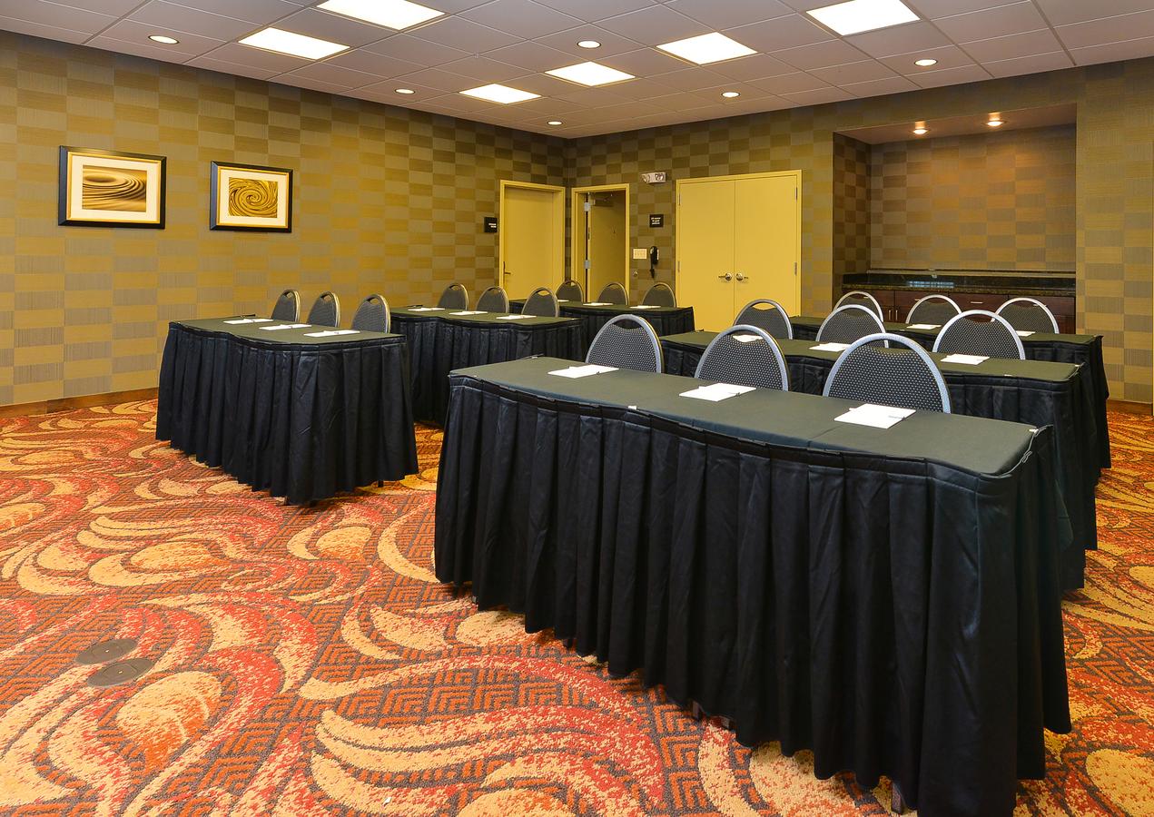 Hampton Inn Clinton - thumb 27