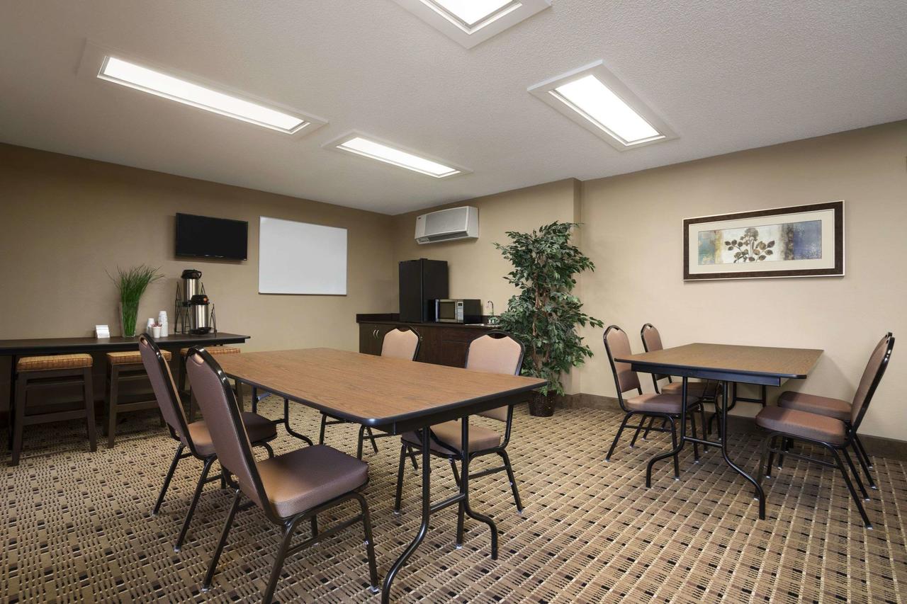 Microtel By Wyndham Cedar Rapids/Marion - thumb 38