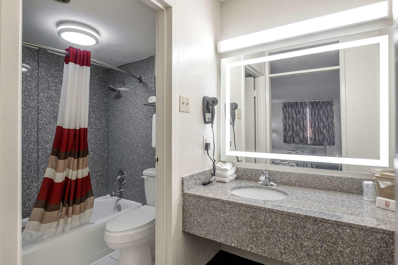 Red Roof Inn Murray - thumb 28