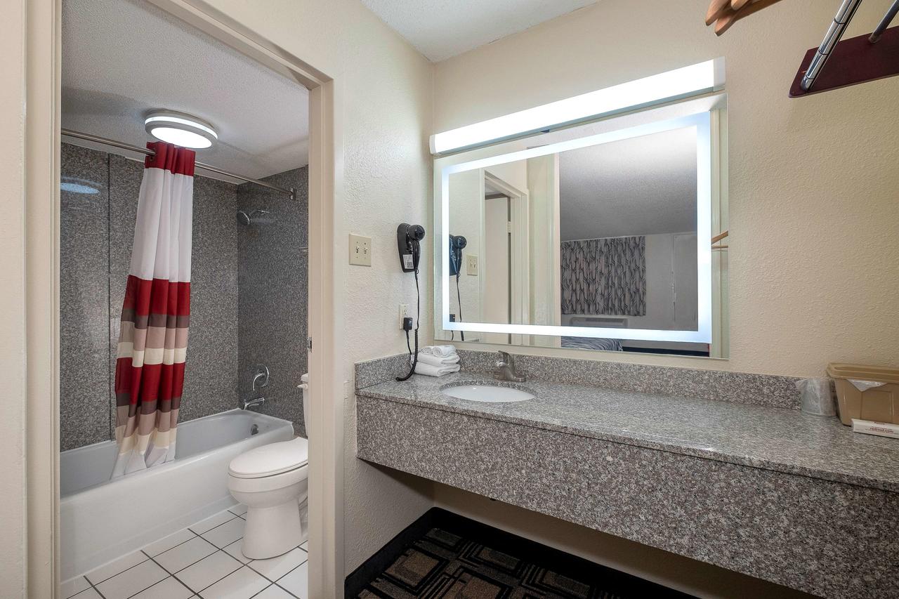 Red Roof Inn Murray - thumb 24