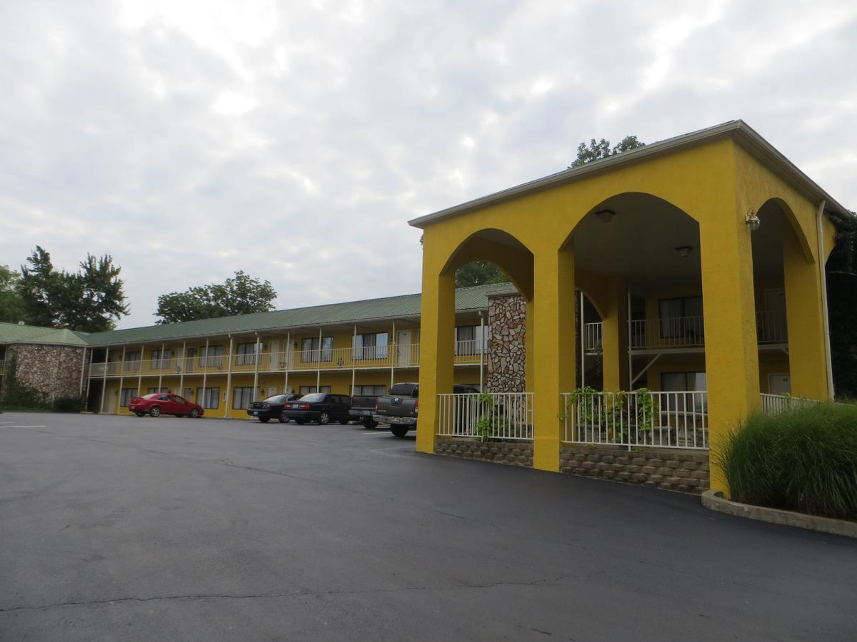 Golden Manor Inn & Suites - thumb 40