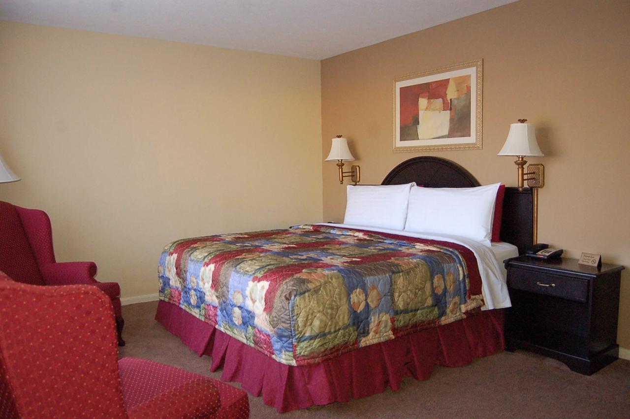 Golden Manor Inn & Suites - thumb 17