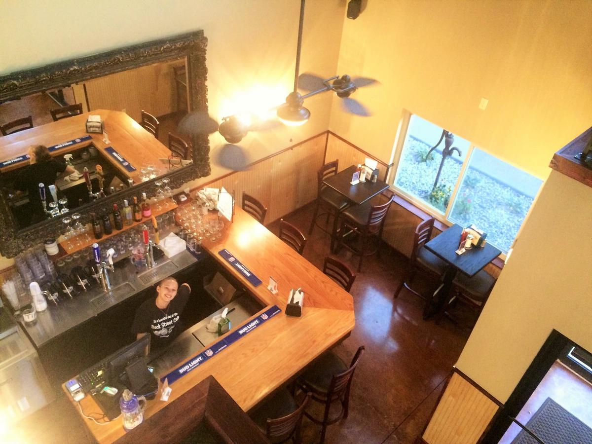 Golden Manor Inn & Suites - thumb 3