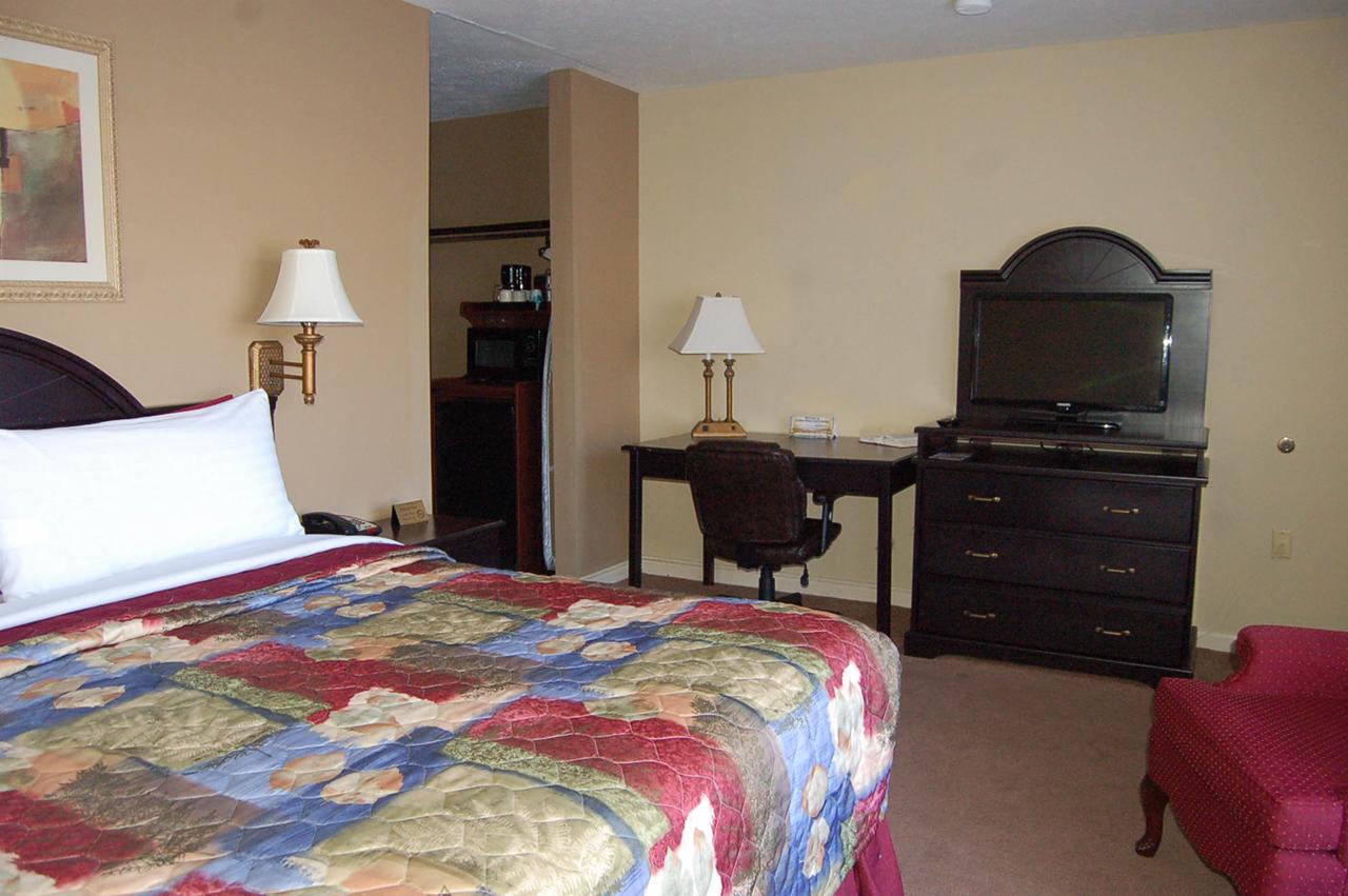 Golden Manor Inn & Suites - thumb 24