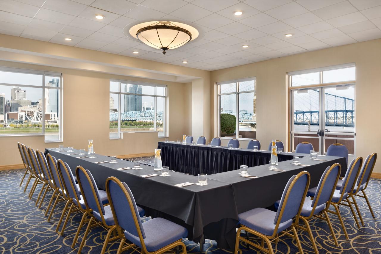 Embassy Suites Cincinnati - RiverCenter - thumb 24