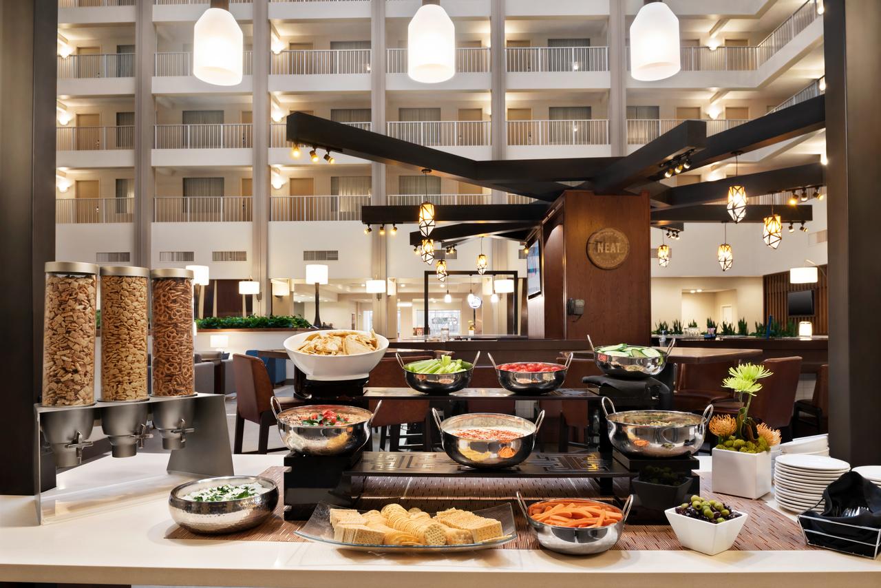 Embassy Suites Cincinnati - RiverCenter - thumb 8