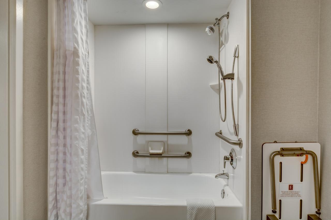 Embassy Suites Cincinnati - RiverCenter - thumb 27